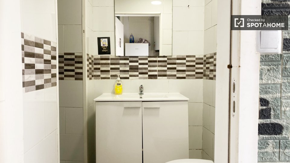 Double room Lisbon, 6 beds — photo 11