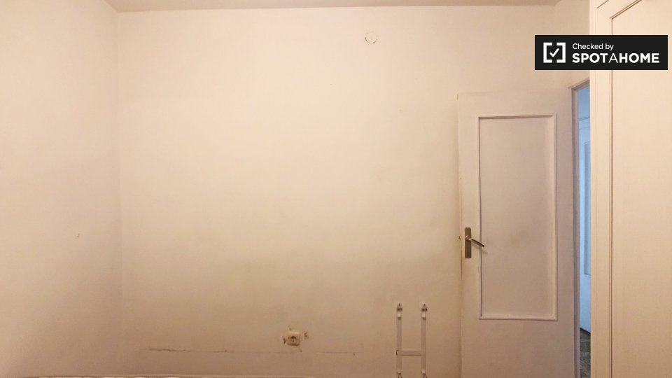 Double room Madrid, 3 beds, 60m² — photo 19