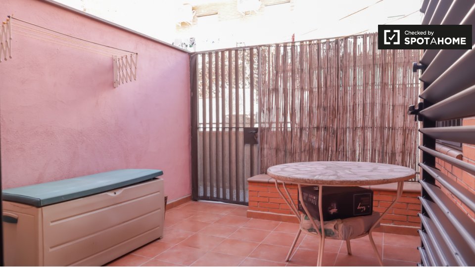 Double room Madrid, 2 beds — photo 17