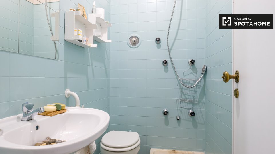 Double room Lisbon, 2 beds, 40m² — photo 14