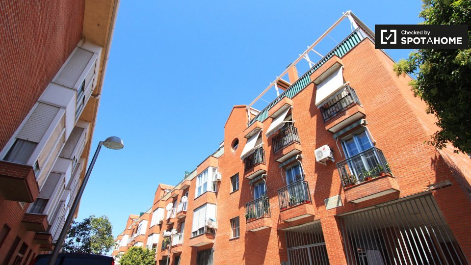 Double room Madrid, 5 beds, 80m² — photo 17