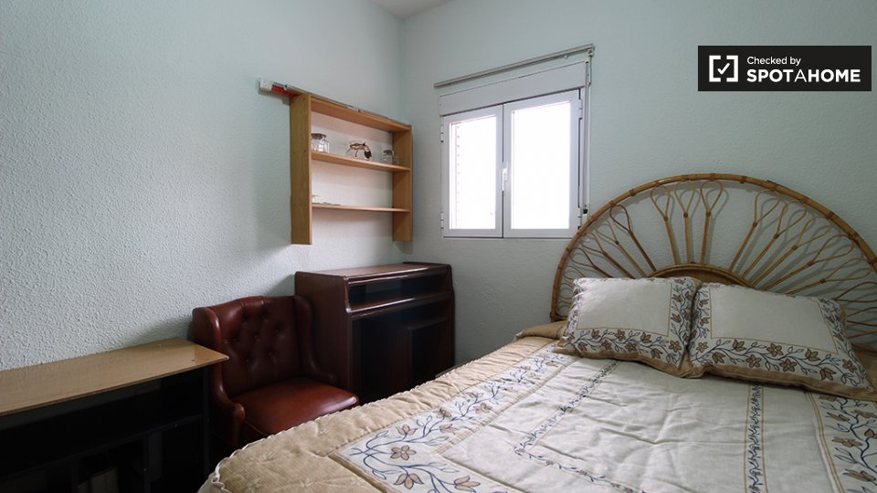 Double room Madrid, 3 beds, 80m² — photo 4