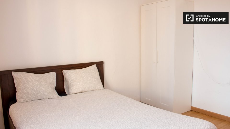 Double room Barcelona, 3 beds, 60m² — photo 18