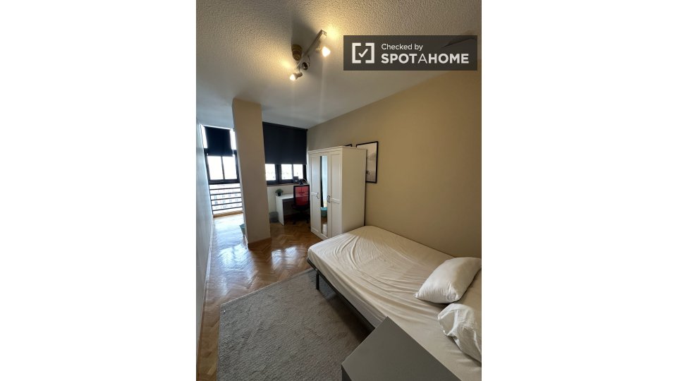 Double room Madrid, 5 beds — photo 18