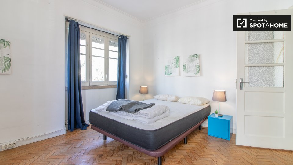 Double room Lisbon, 5 beds, 120m² — photo 1