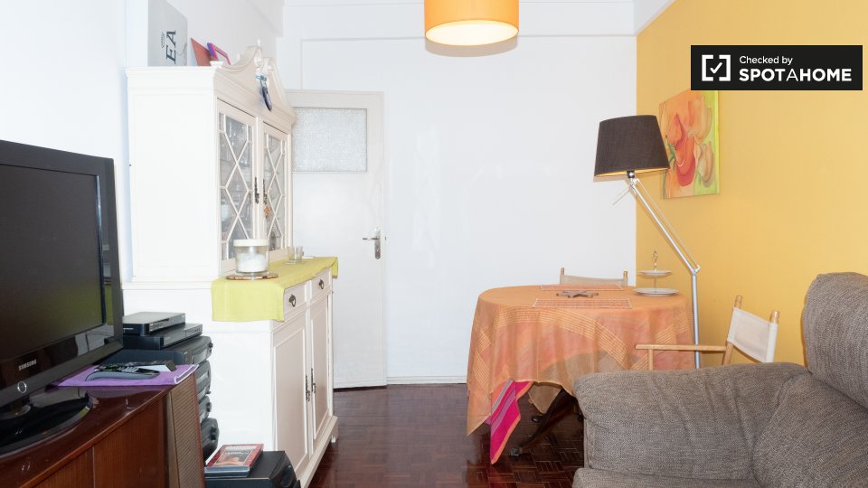 Double room Lisbon, 2 beds, 84m² — photo 13