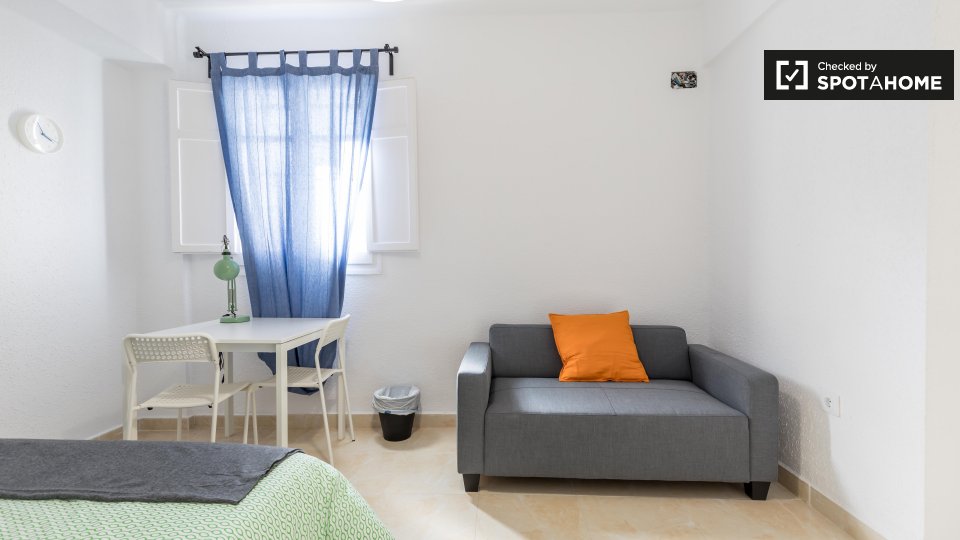Double room Valencia, 4 beds, 100m² — photo 1