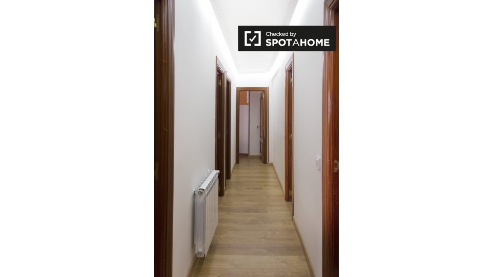 Double room Madrid, 5 beds, 120m² — photo 14