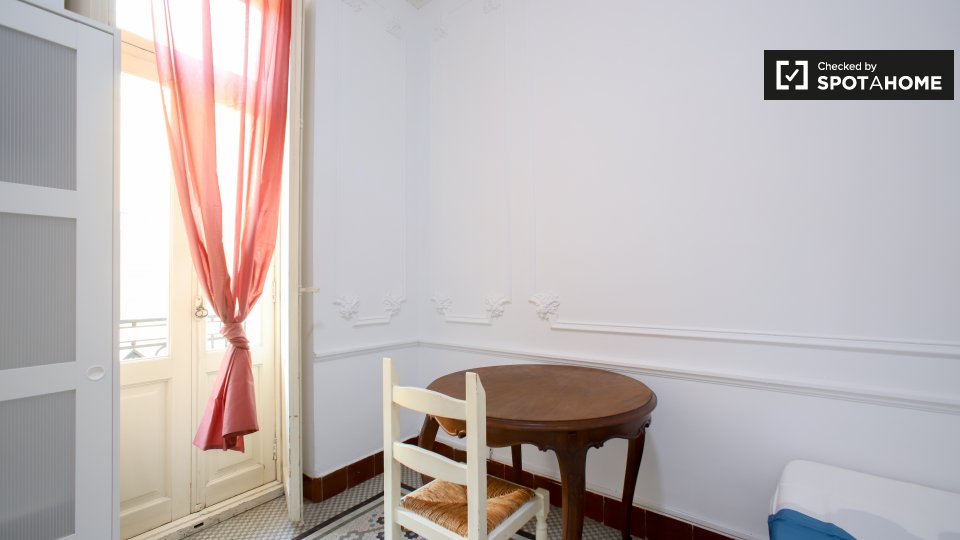 Double room Valencia, 10 beds, 300m² — photo 4