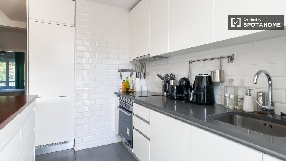 Apartment Lisbon, 2 beds, 77m² — photo 9