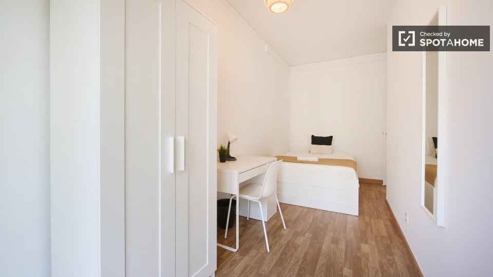 Double room Lisbon, 9 beds — photo 11