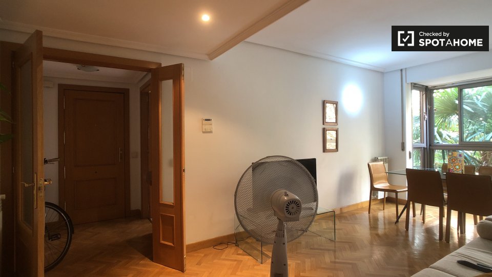 Double room Madrid, 2 beds, 80m² — photo 12