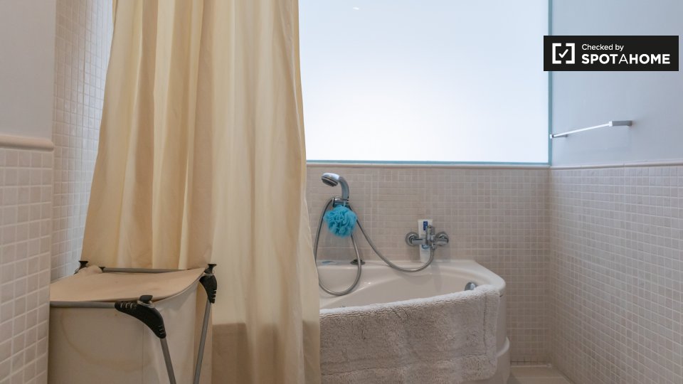 Double room Madrid, 4 beds, 130m² — photo 10
