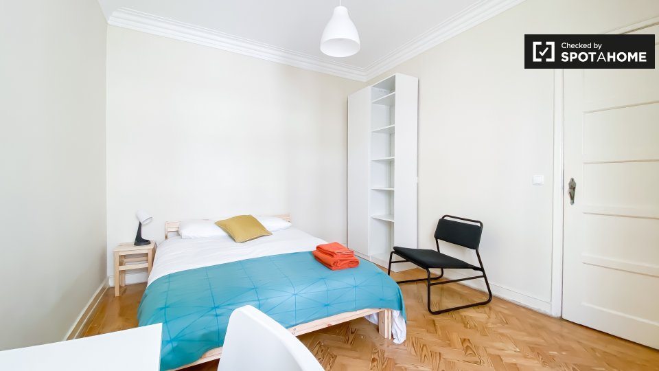 Double room Lisbon, 3 beds — photo 3