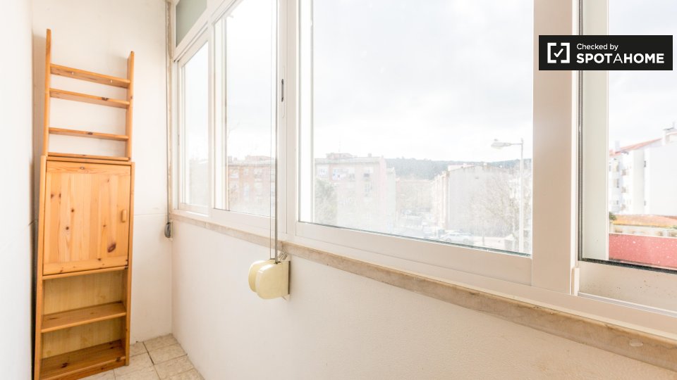 Double room Lisbon, 3 beds, 75m² — photo 5
