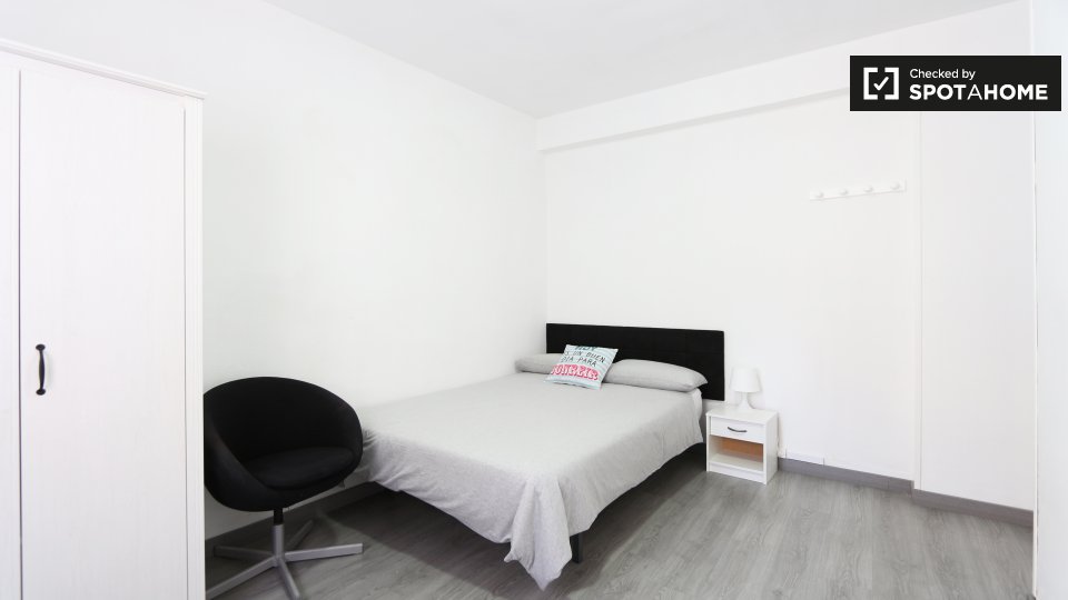Double room Madrid, 5 beds, 96m² — photo 2