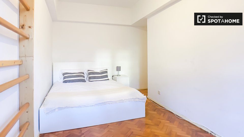 Double room Lisbon, 2 beds — photo 18