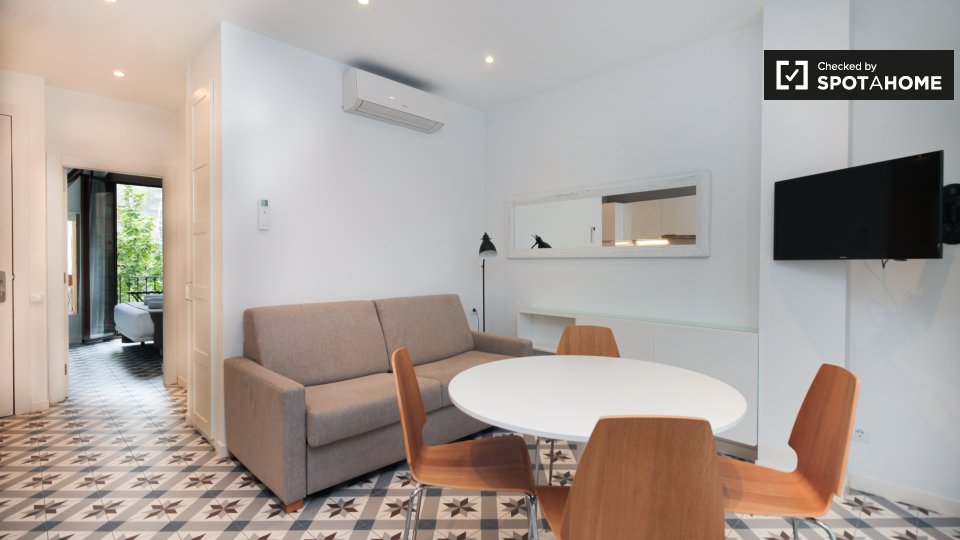Apartment Barcelona, 1 bed, 36m² — photo 1