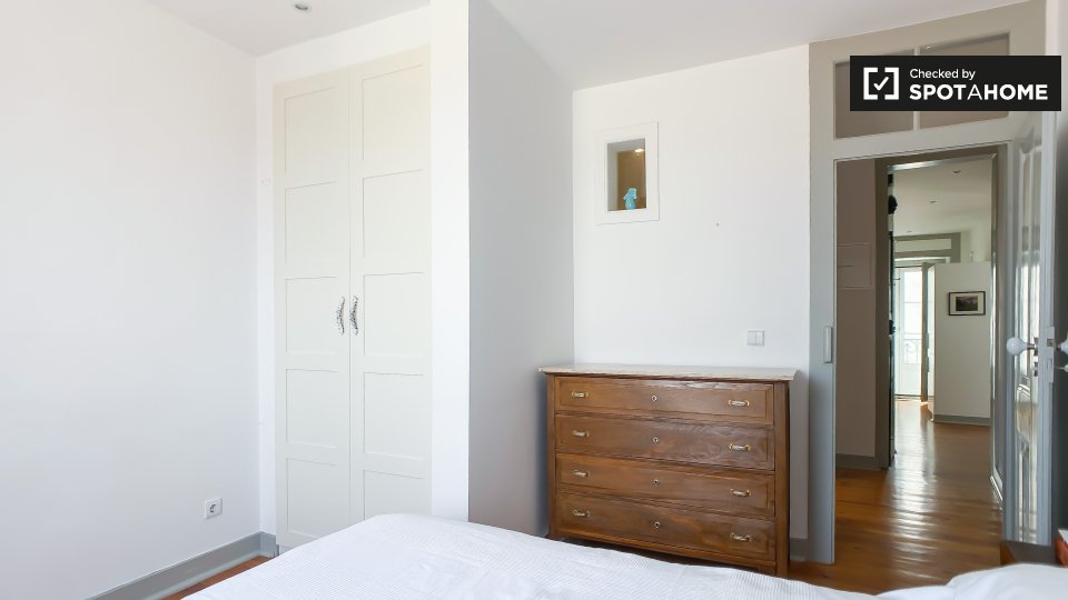 Apartment Lisbon, 2 beds, 70m² — photo 15