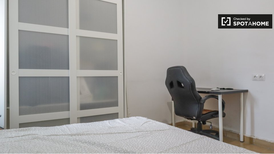 Double room Madrid, 3 beds, 70m² — photo 3