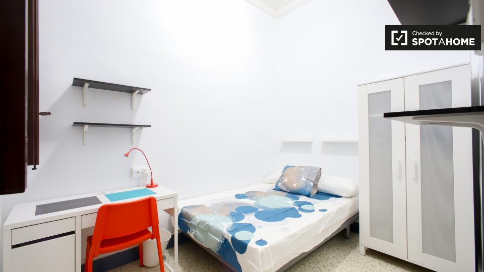 Double room Valencia, 10 beds, 300m² — photo 1