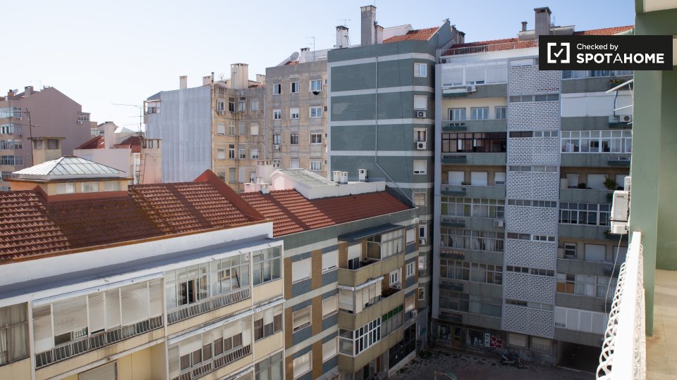 Apartment Lisbon, 5 beds, 100m² — photo 16