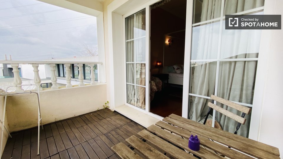Double room Lisbon, 3 beds — photo 5