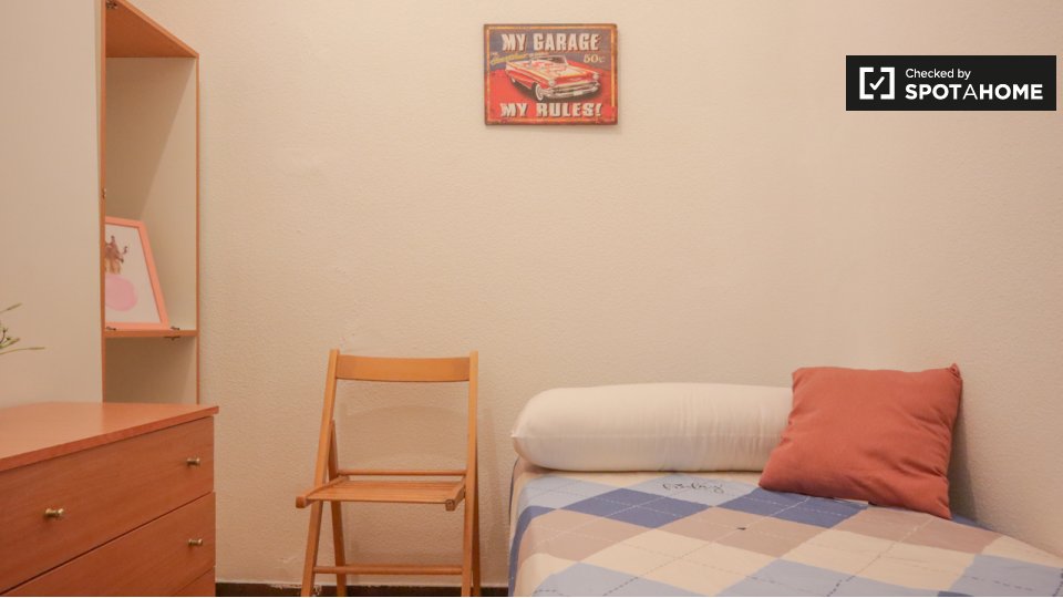 Double room Madrid, 5 beds, 90m² — photo 18