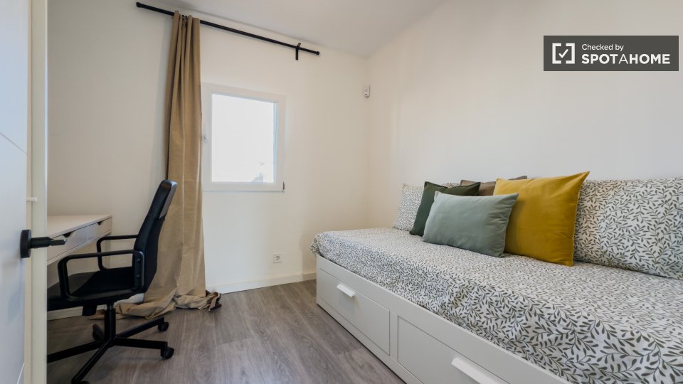 Double room Barcelona, 2 beds — photo 18