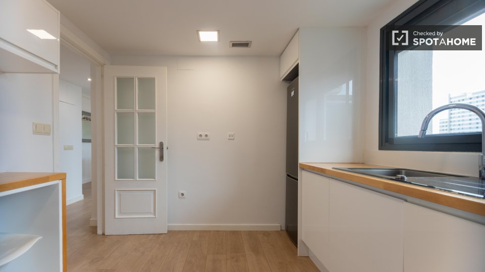 Apartment Valencia, 4 beds, 152m² — photo 13