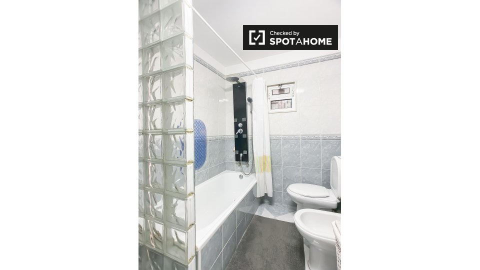 Apartment Lisbon, 2 beds, 70m² — photo 17