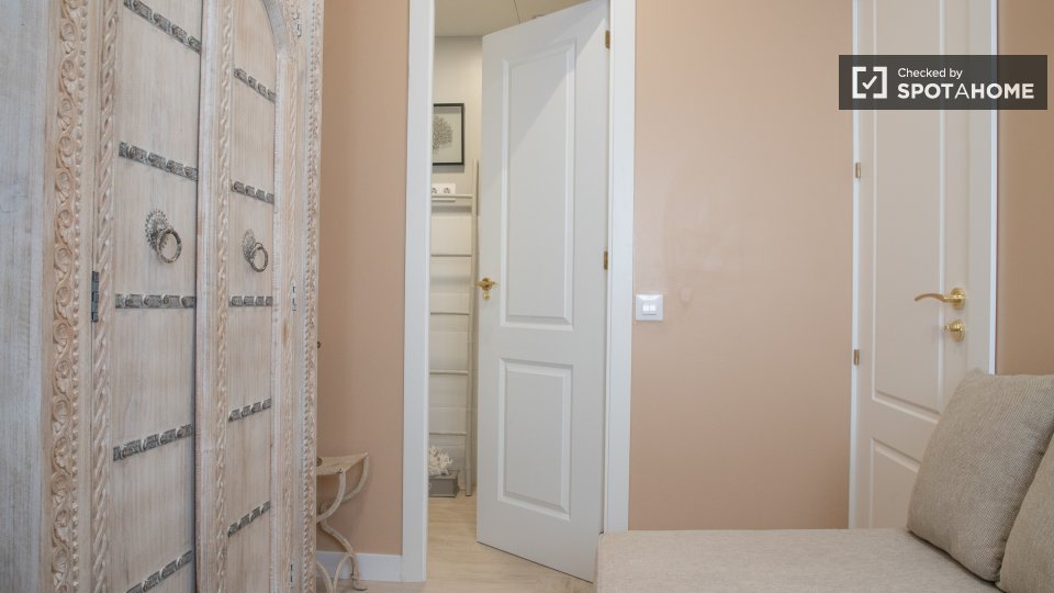 Double room Madrid, 2 beds — photo 1
