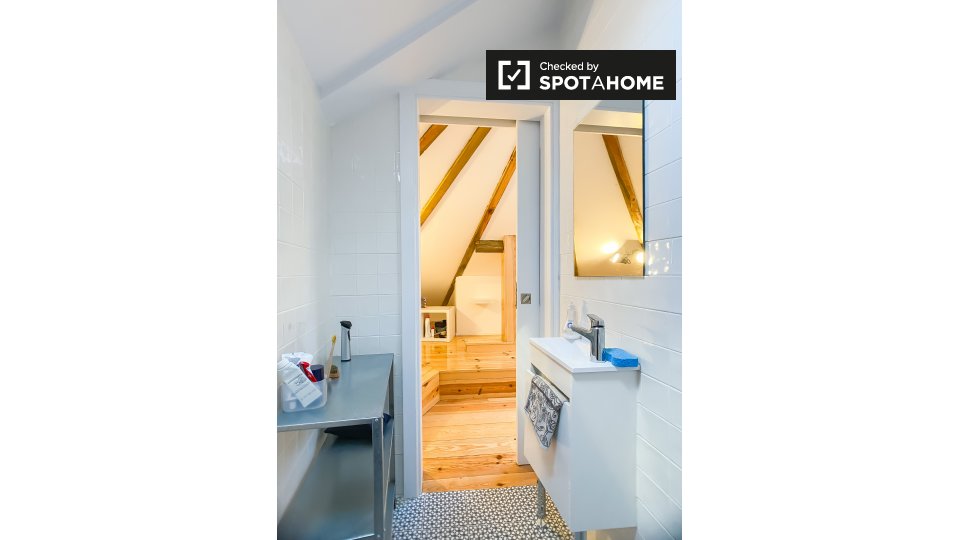 Double room Lisbon, 1 bed — photo 16