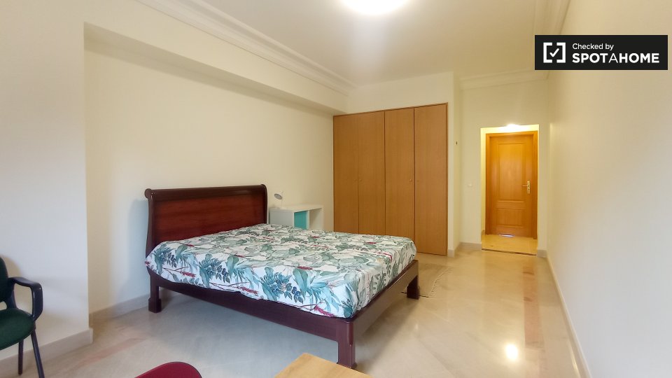 Double room Lisbon, 5 beds, 300m² — photo 10
