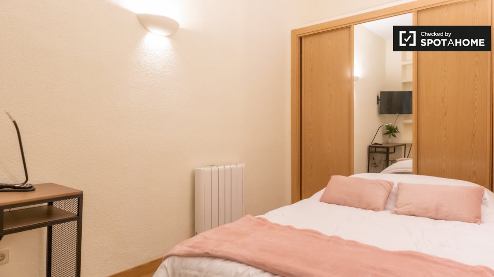 Double room Madrid, 5 beds, 157m² — photo 1