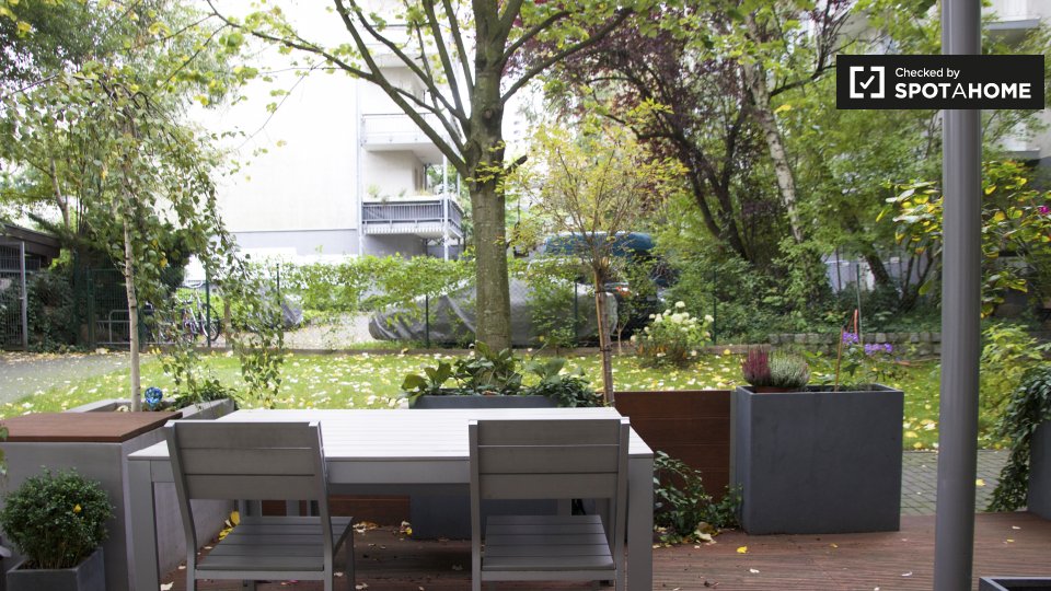 Apartment Berlin, 1 bed, 82m² — photo 1