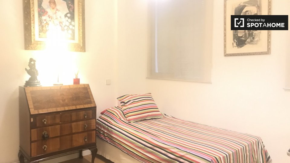 Double room Madrid, 2 beds, 90m² — photo 3