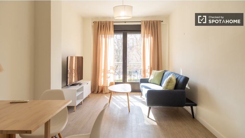 Piso de 1 dormitorio en alquiler en Embajadores, Madrid.