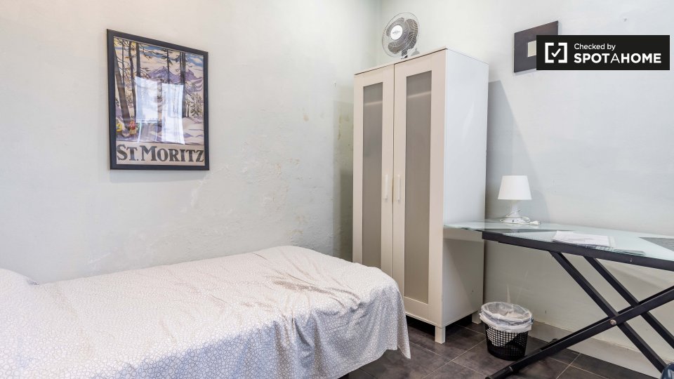 Double room Valencia, 6 beds, 100m² — photo 4