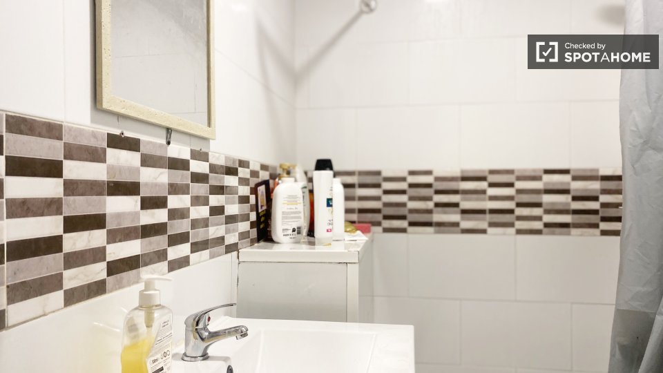 Double room Lisbon, 6 beds — photo 19