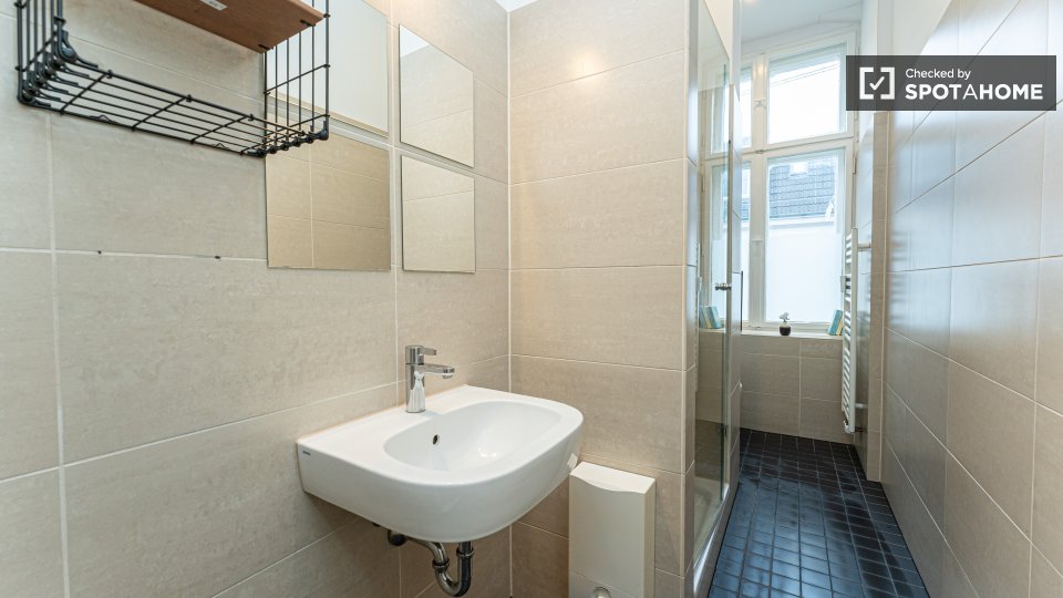 Double room Berlin, 3 beds, 75m² — photo 10