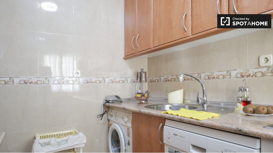 Double room Madrid, 3 beds — photo 19