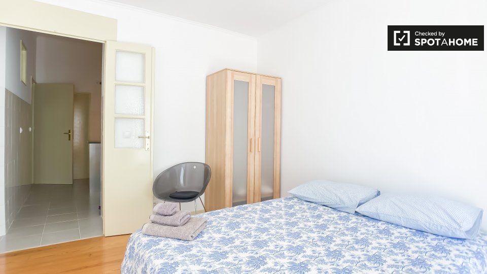 Double room Lisbon, 2 beds, 65m² — photo 16