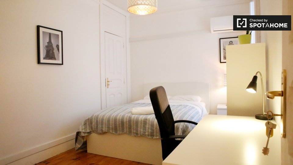 Double room Lisbon, 5 beds, 170m² — photo 4