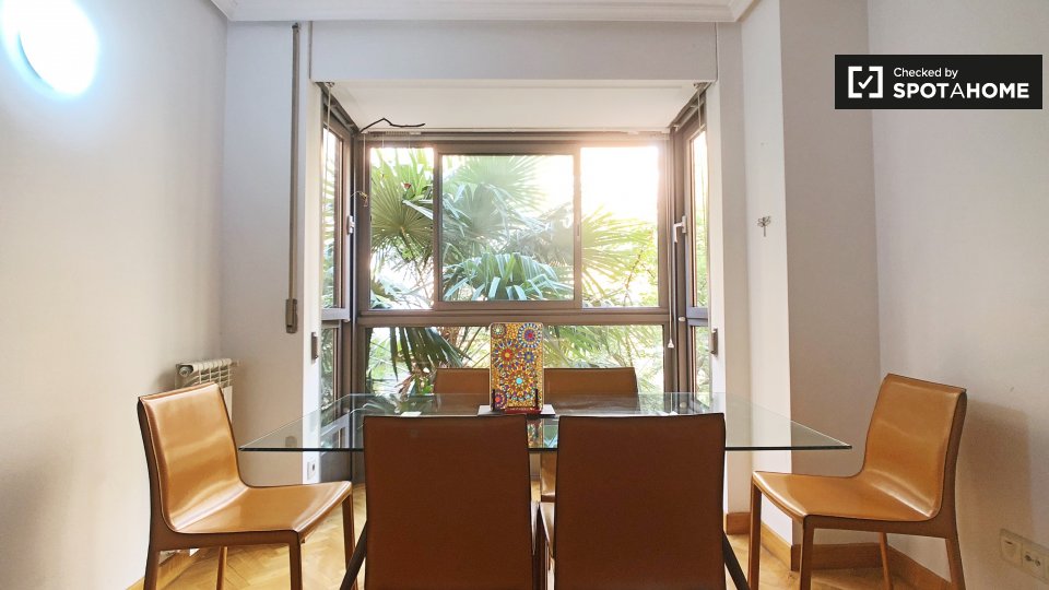 Double room Madrid, 2 beds, 80m² — photo 8
