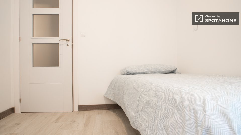 Double room Madrid, 3 beds — photo 5