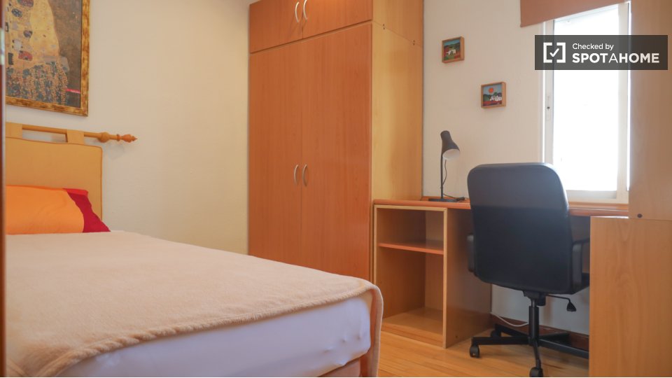 Double room Madrid, 5 beds — photo 17