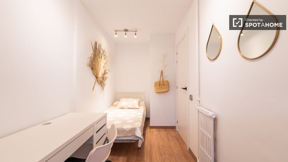 Double room Barcelona, 4 beds, 90m² — photo 10