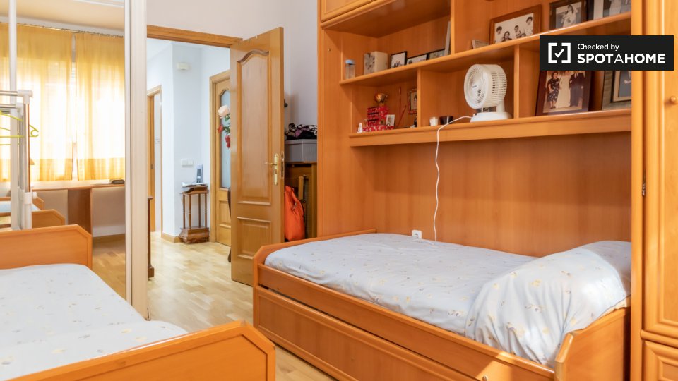Double room Madrid, 4 beds, 120m² — photo 3