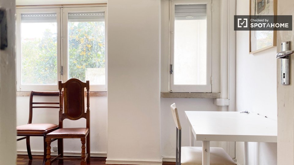 Double room Lisbon, 3 beds, 78m² — photo 30